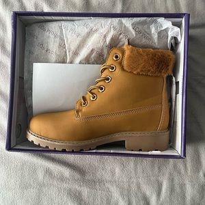 BRAND NEW! TOP MODA ankle boots. Never worn!